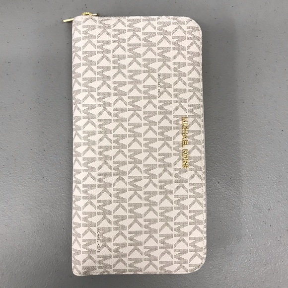 Michael Kors jet set travel wallet - Picture 2 of 11